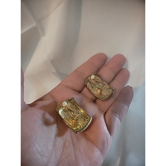 Vintage Womens Clip On Earrings Red Gold Tone Crystal Jewelry Costume - Picture 12 of 16